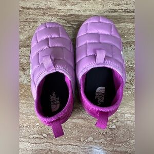 The North Face Purple ThermoBall Mule Slippers Youth 3 Cozy Puffer